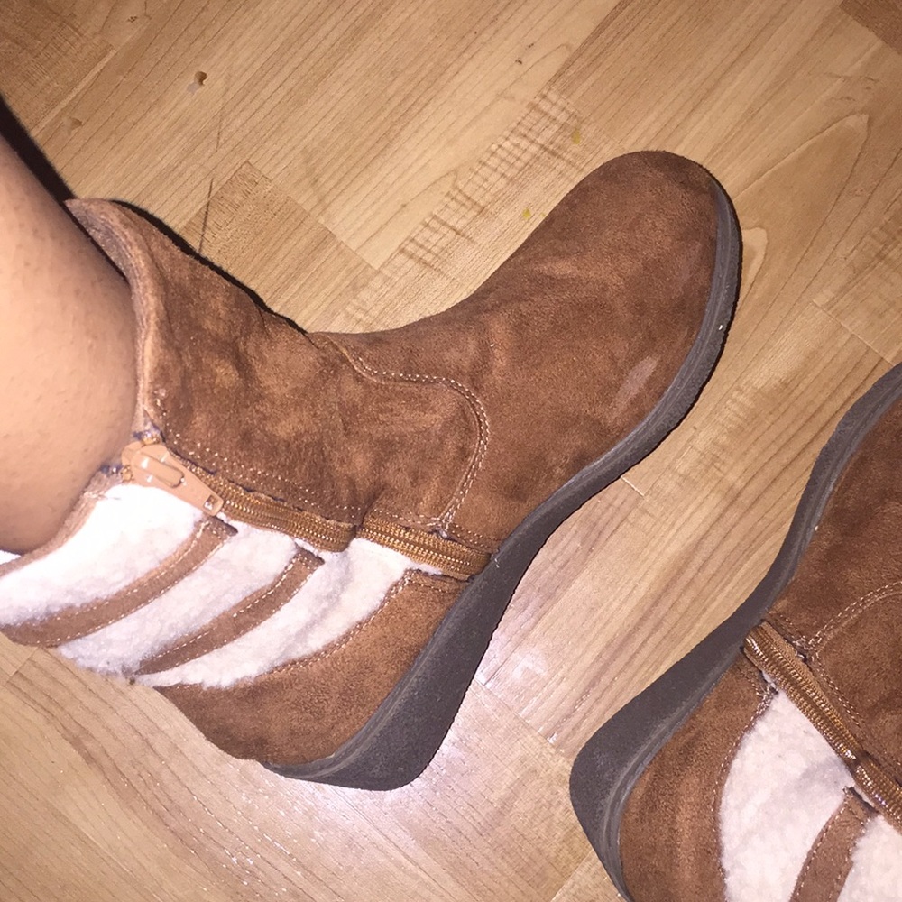 Cute boots ! - Picture 2 of 4
